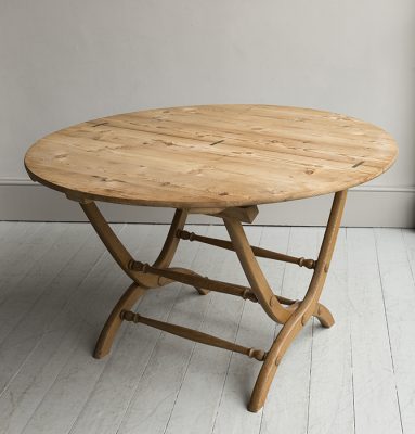 A hugely practical C19th-style folding table by HOWE London, perfect for seasonal outdoor use. Made with a Douglas fir top on oak legs. Also available to order in teak.