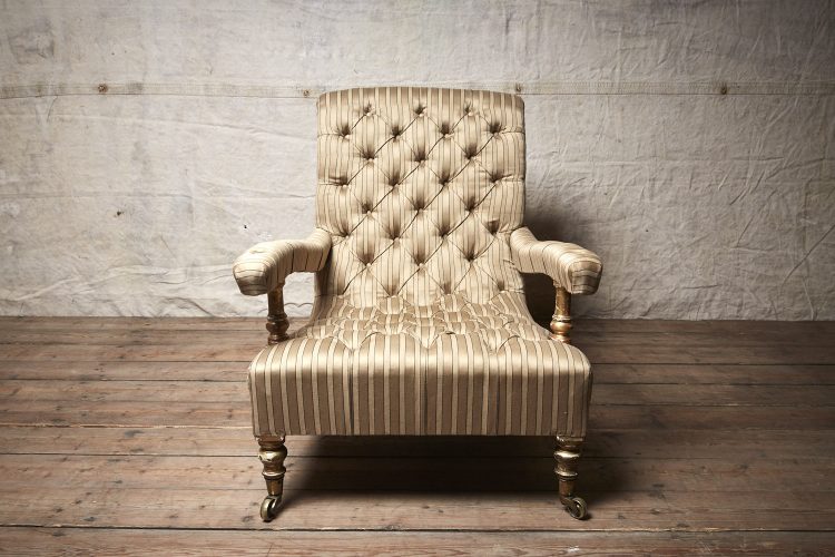Slipper-Chair-Gold-Stripe-0031