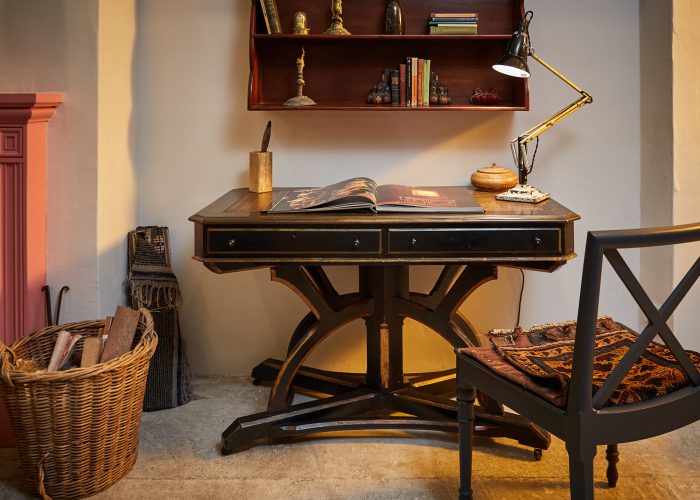 HL4581 – Gothic Revival Writing Table-0028