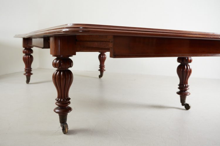 HL4687 – William IV Extending Dining Table-0040