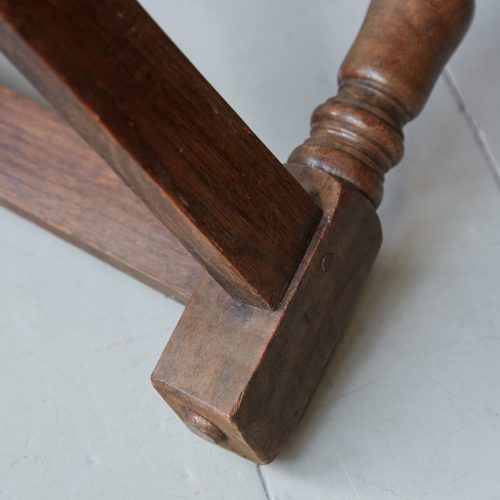 HL5318 – Small Cricket Table-0007