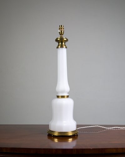 A FRENCH WHITE OPALINE GLASS TABLE LAMP-069