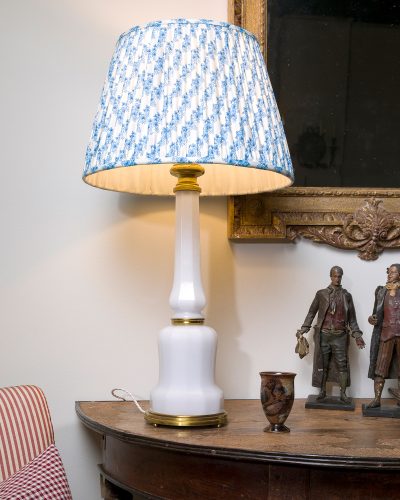 A FRENCH WHITE OPALINE GLASS TABLE LAMP-124