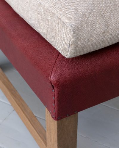 HB900360 Banquette in cherry red leather and and linen cushion-2914