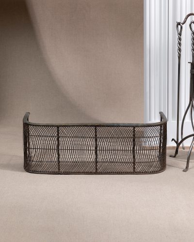 HL4910 A VICTORIAN BRASS AND WIRE MESH BEDROOM FENDER-11850a