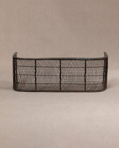 HL4910 A VICTORIAN BRASS AND WIRE MESH BEDROOM FENDER-11895