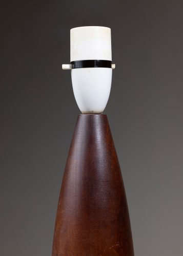 HL5964 A mahogany bottle shaped lamp-11416