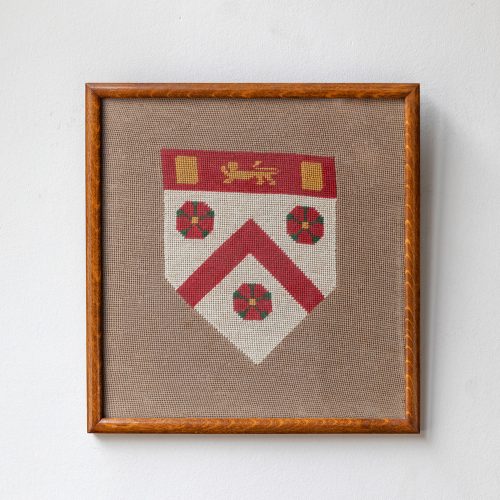 HL6650 Oak framed needlework of the Trinity College, Cambridge coat of arms-15365