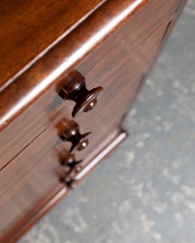 HL7369 A GEORGE IV MAHOGANY CHEST OF DRAWERS-35552