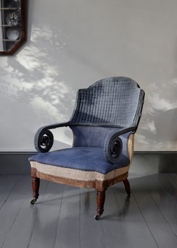 HL4710 19th century iron back sprung back armchair_MG_6898