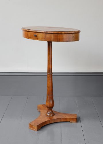 HL7537 Baltic walnut oval occasional table with drawer_MG_5743
